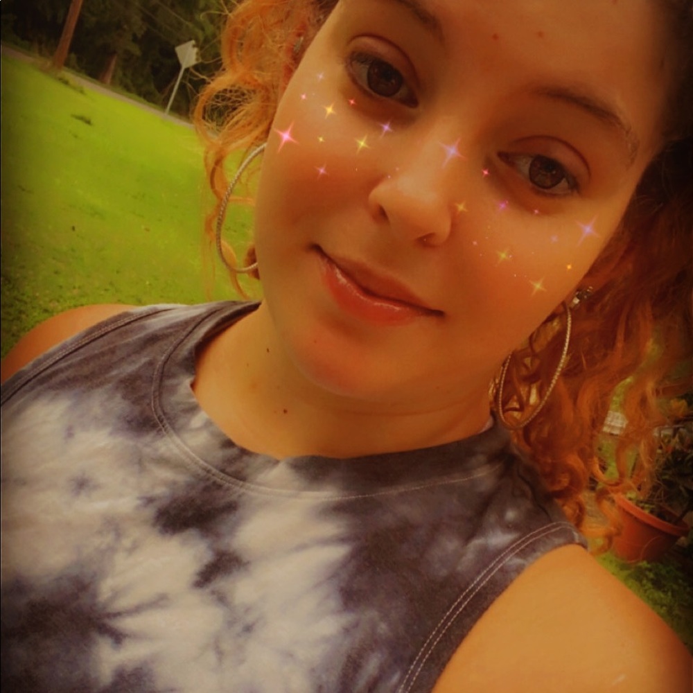 Meet your Posher, Dominique